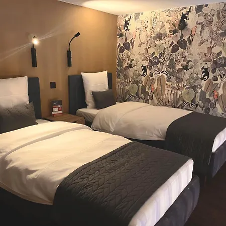 Hotel Le 830 4*