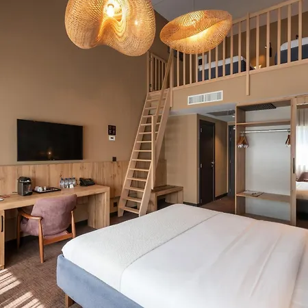 Hotel Le 830 4*