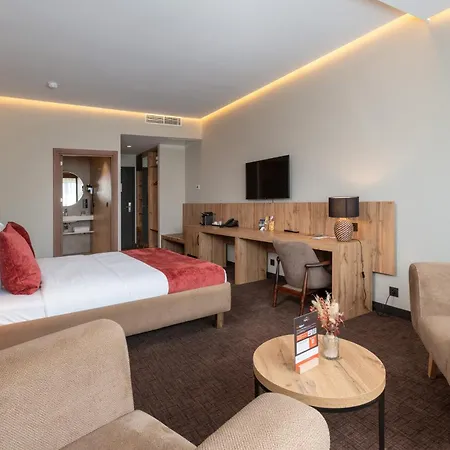 Le 830 Hotel 4*