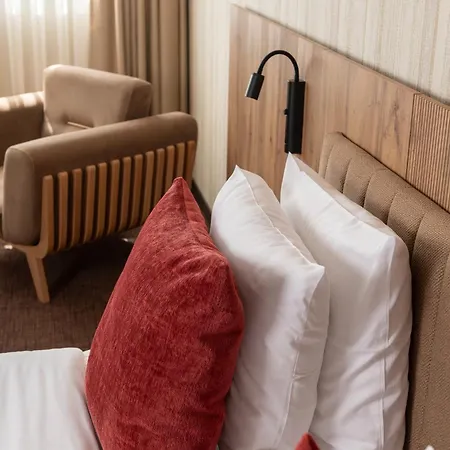 Hotel Le 830 4*